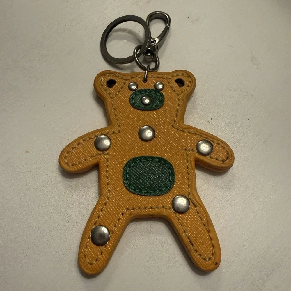 Flat Bear Luxury Key Chain/Bag Charm Preloved Metal‎ Features/Fittings 3